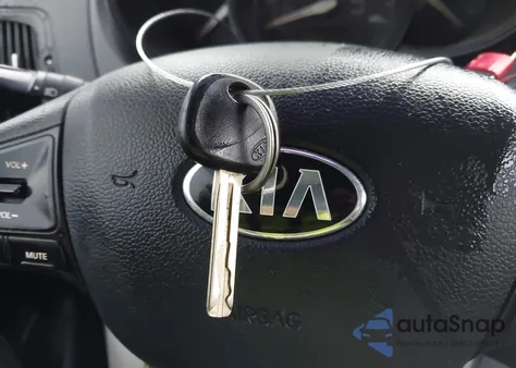 2013 Kia Rio Lx z USA, uszkodzony, nr VIN KNADM4A37D6281901